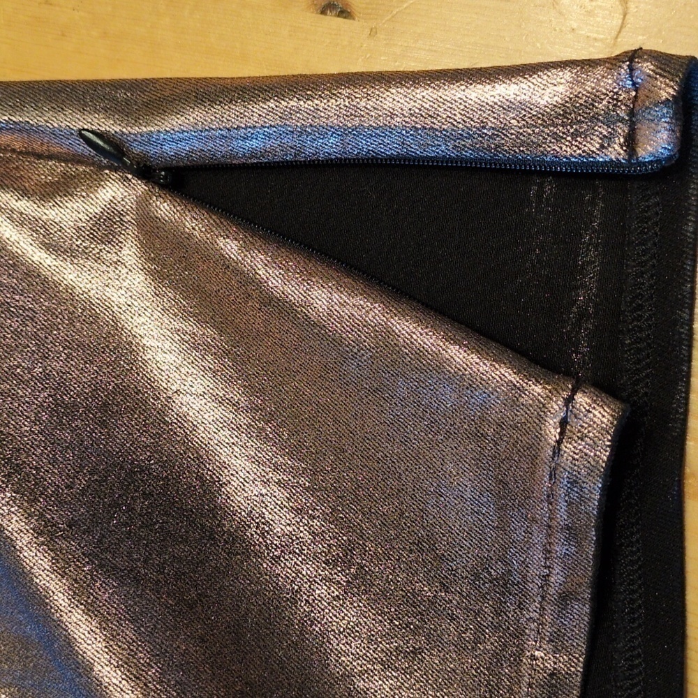 Upgrade Your Wardrobe with NWT Hudson Centerfold Skirt - The Ultimate Must-Have - Picture 2 of 14